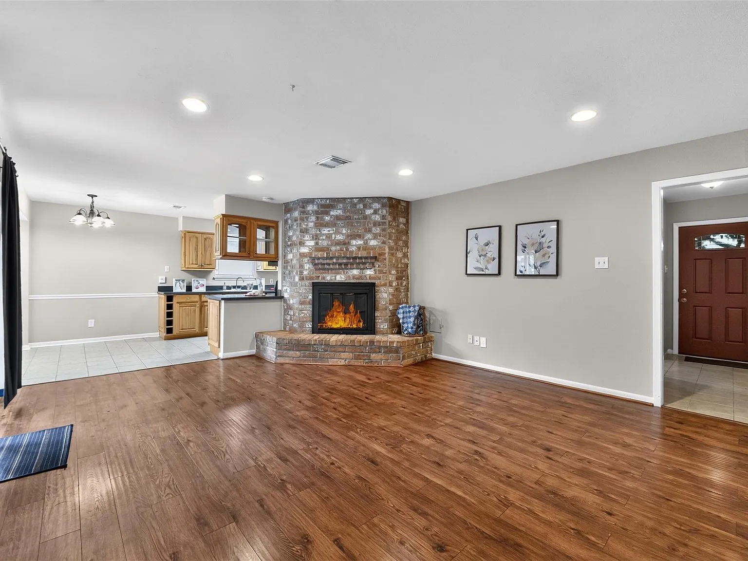 4 bed, 2.0 bath, 1782 sqft, $2,250 — Photo 1