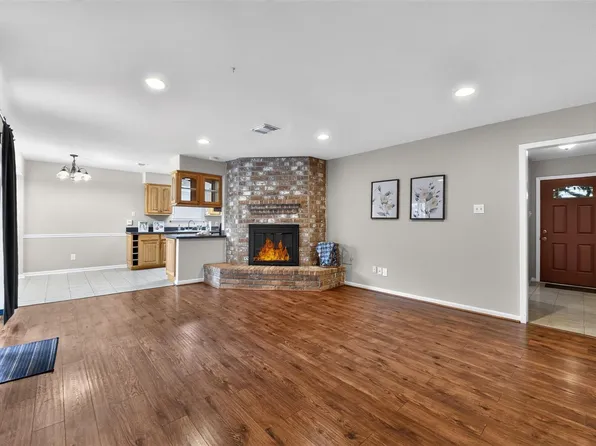 16019 Mill Point Dr, Houston, TX 77059