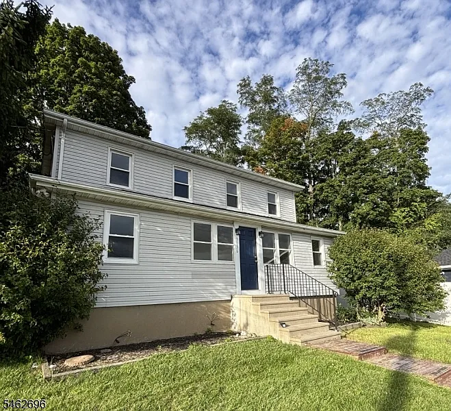 3 bed, 1.0 bath, $2,750 — Photo 1
