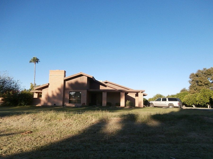 1st image of 404 N 161st Ave