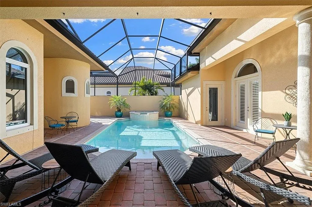 4 bed, 3.5 bath, 3726 sqft, $18,900 — Photo 4