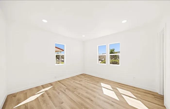 2925 W Shorb St — Photo 24