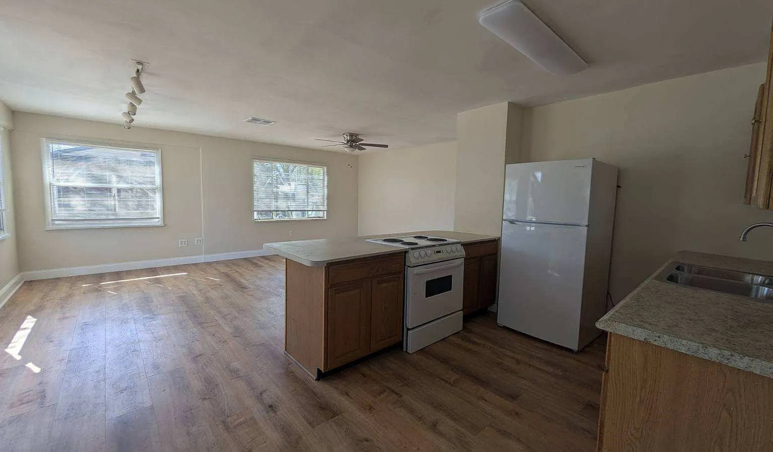 1001 Gray St S — Photo 4