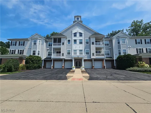 703 Aqua Marine Blvd #703, Avon Lake, OH 44012