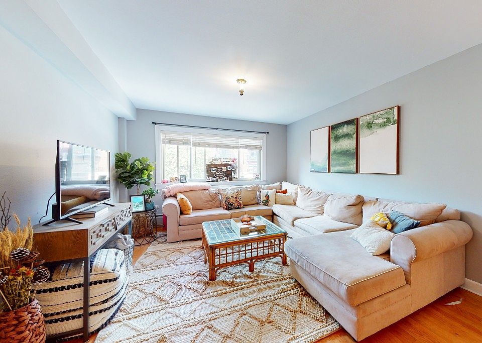 1st image of 900 W Fullerton Ave APT 3B