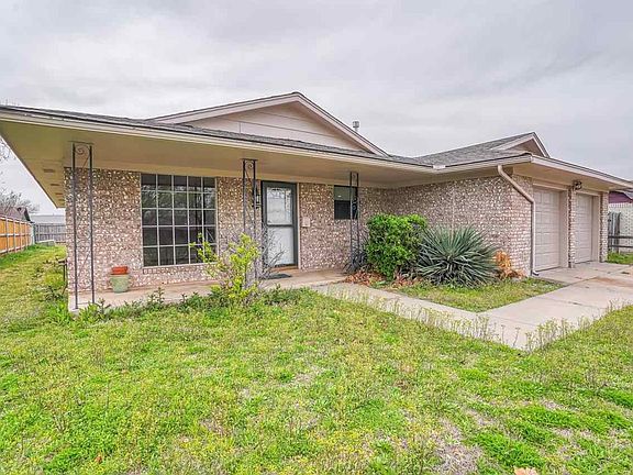 3rd image of 1606 NW Great Plains Blvd