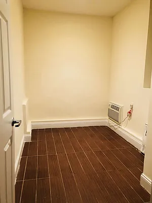 Rented by Kahen Properties | media 10