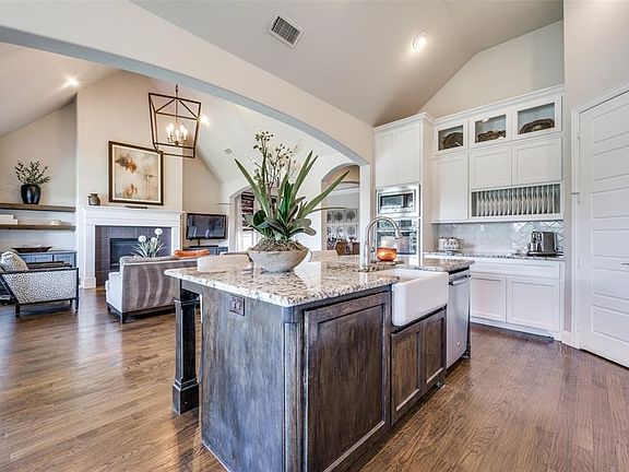5th image of 1404 Cypress Creek Way