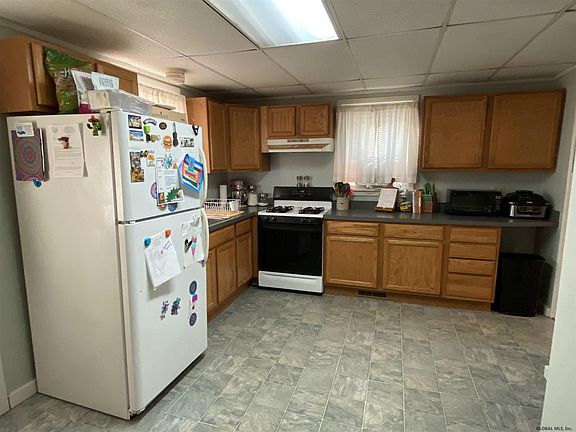 4th image of 102 East St