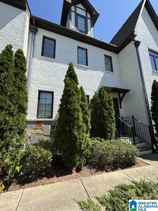 3 bed, 3.5 bath, $2,750 — Photo 1