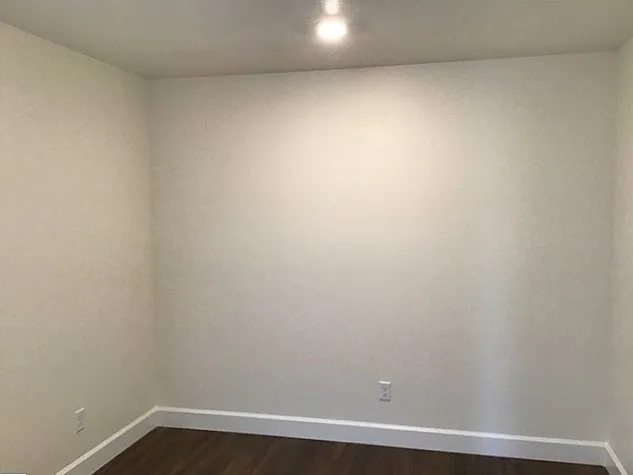 1218 E Peterson Ln — Photo 12