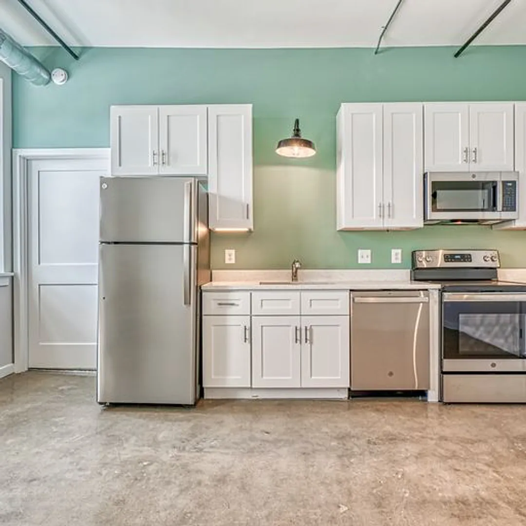 923 S East Ave — Photo 3