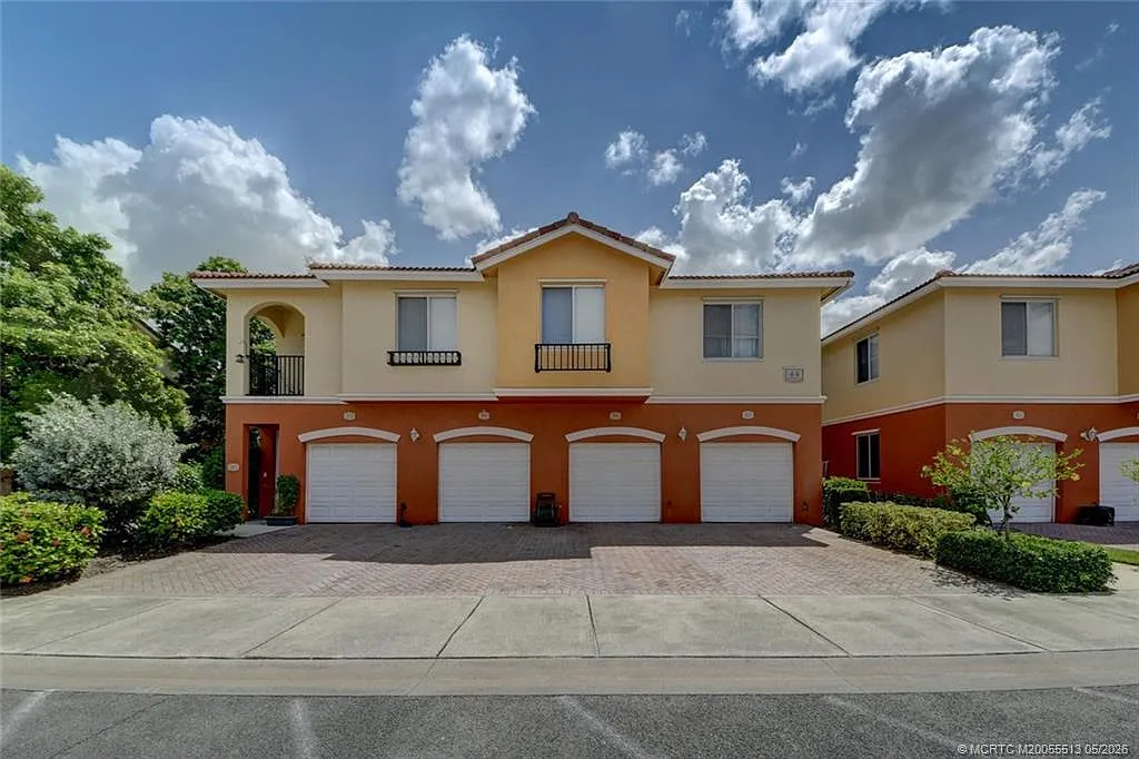 Building Photo - 44 SE Sedona Cir #201