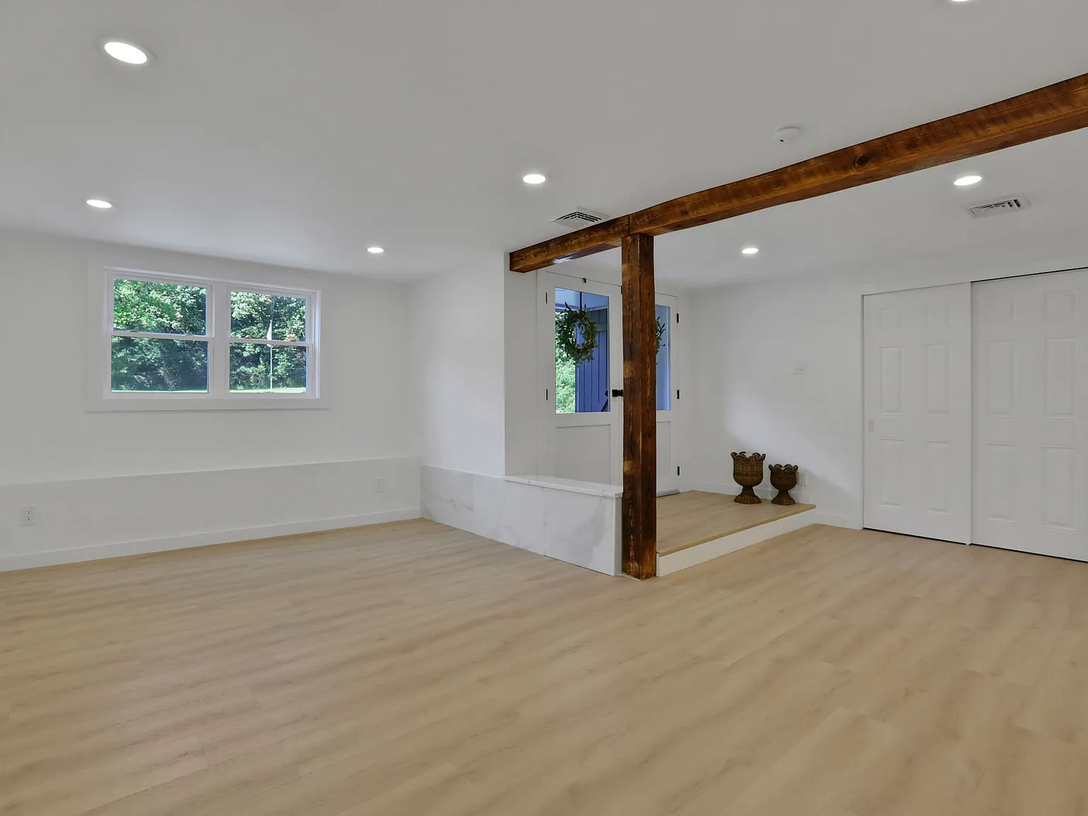 3 bed, 2.5 bath, 2200 sqft, $3,600 — Photo 4