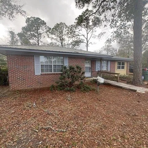 3 bed, 1600 sqft, $2,200 — Photo 1