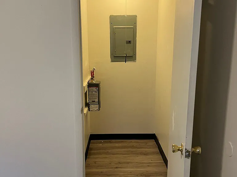 920 N Front St #1 — Photo 2