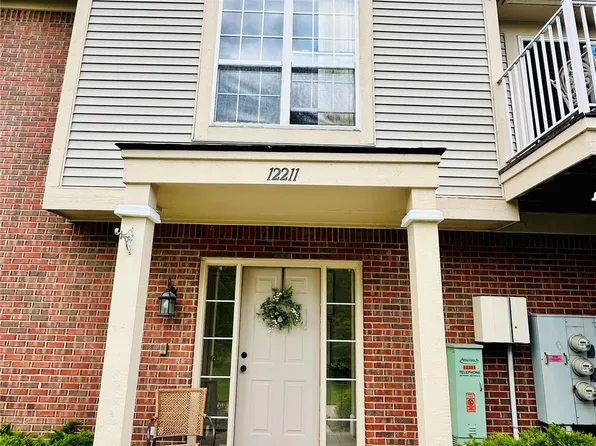 12211 Chesapeake Cir, Walled Lake, MI 48390