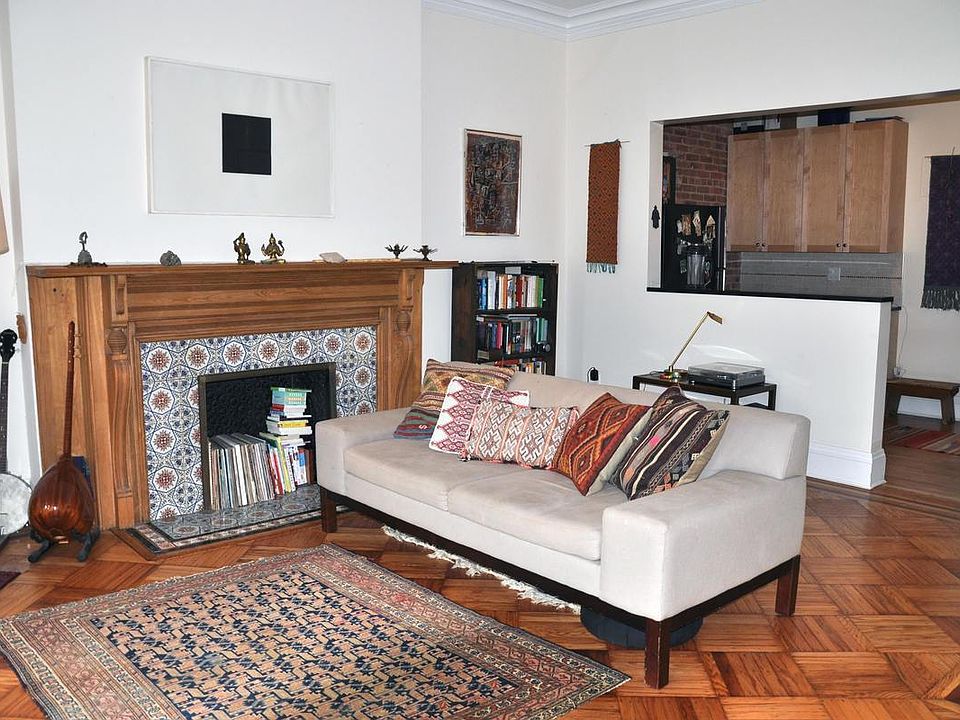 1st image of 40 Montgomery Pl APT 3