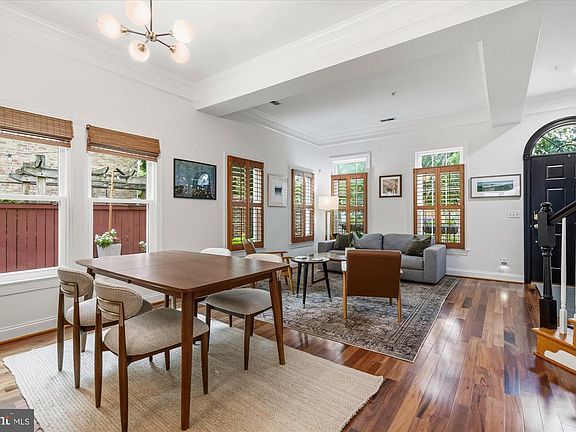 4th image of 901 Bernard St