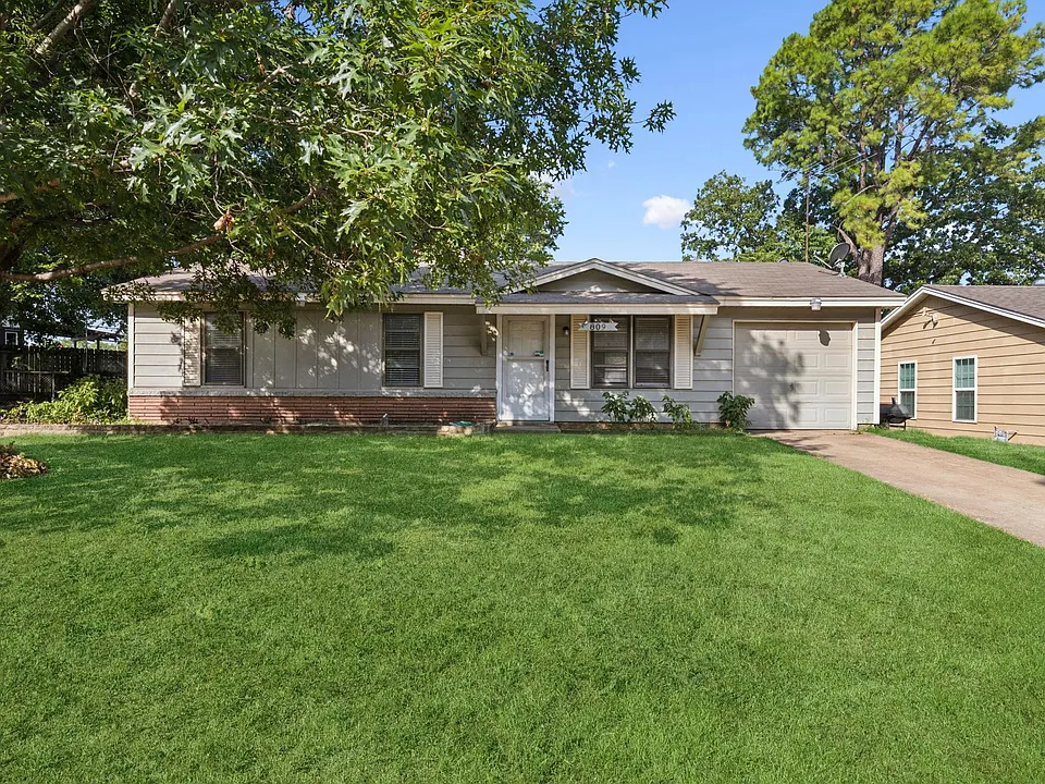 809 Helen Dr
