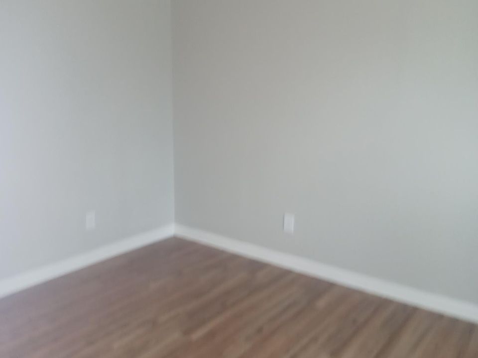 1st image of 2433 Fort Worth St #202