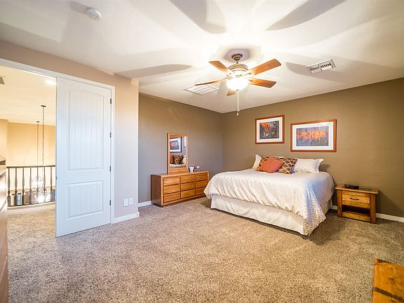4th image of 2754 E Parkview Dr