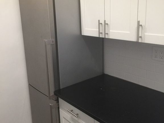 5th image of 230 E 81st St #4F