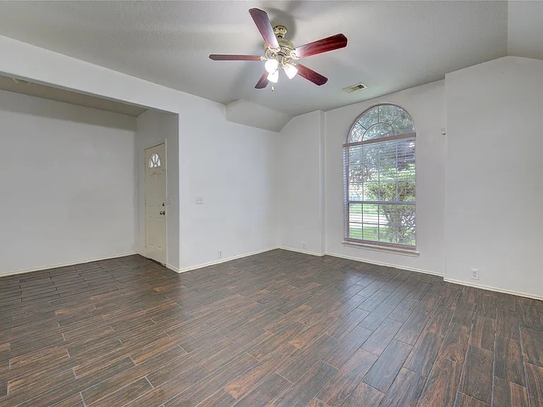 14027 Coveney Dr — Photo 5