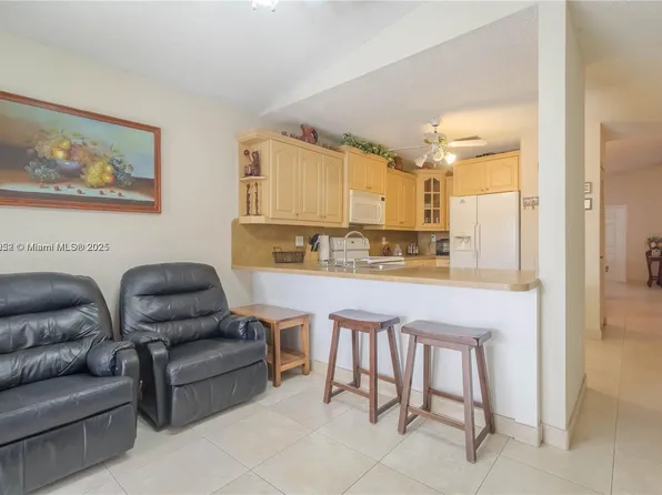 2523 W 65th St, Hialeah, FL 33016