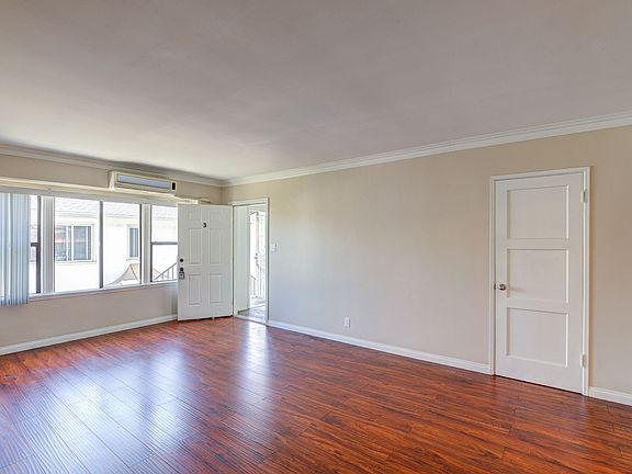 2nd image of 1154 S Plymouth Blvd APT 3