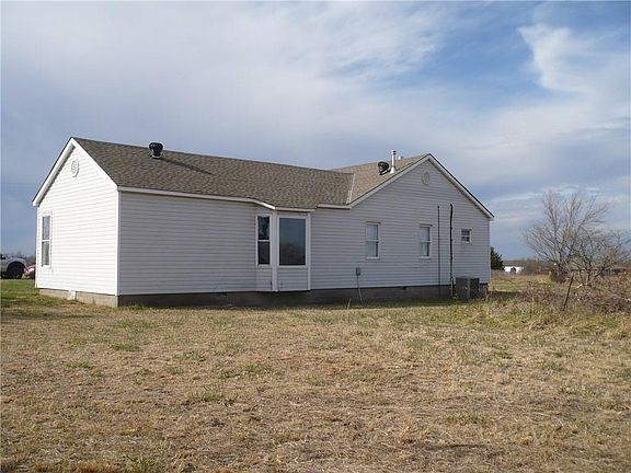 3rd image of 105 Jewel Ave