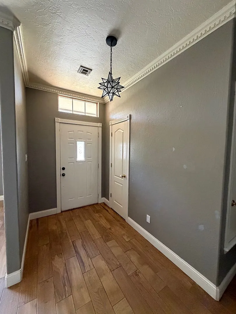 3 bedroom in Wyatt Acres! — Photo 4