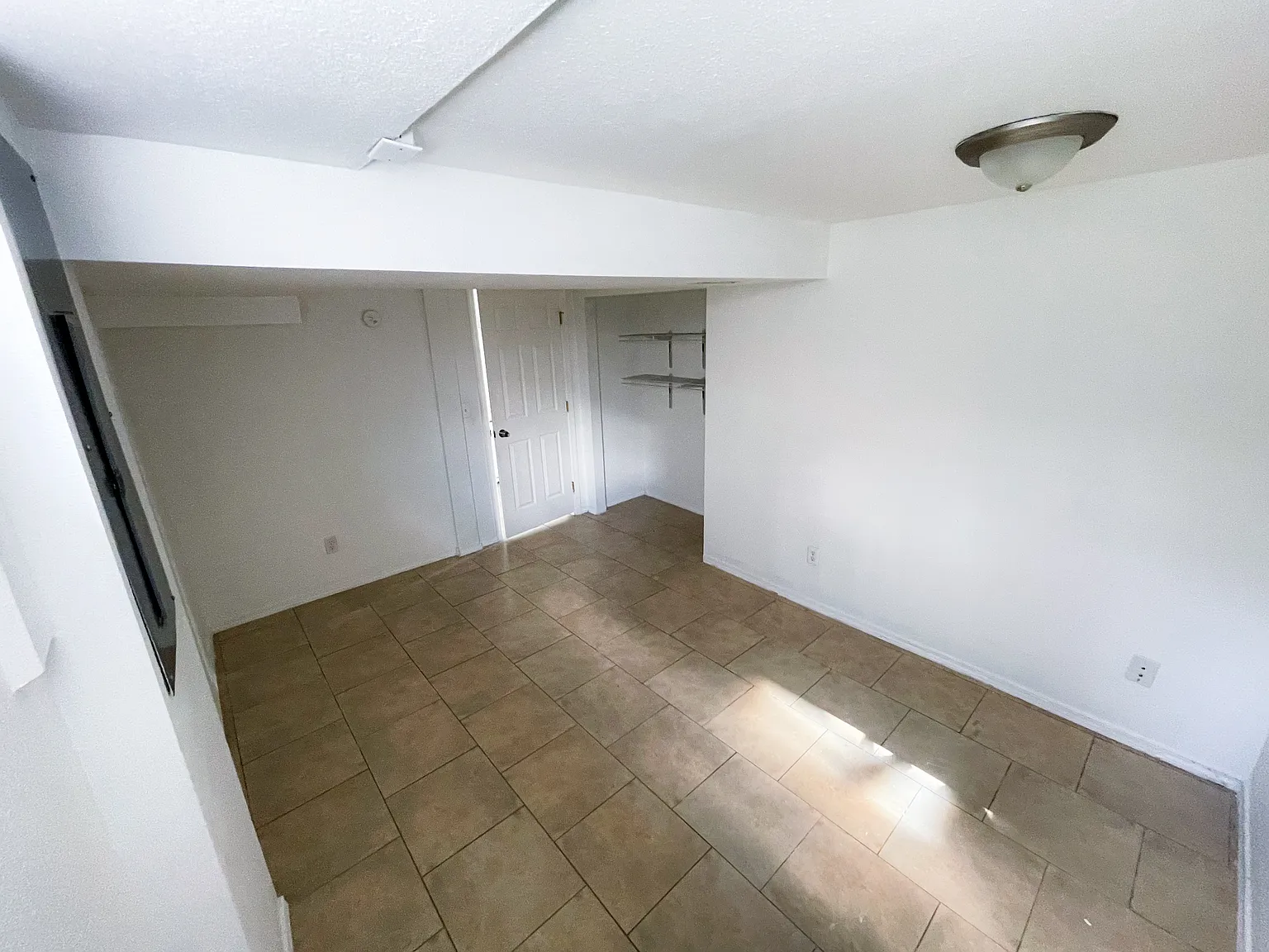 2 bed, 1000 sqft, $2,000 — Photo 2