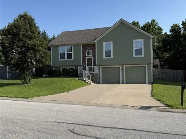 1010 NW Scenic Dr, Grain Valley, MO 64029