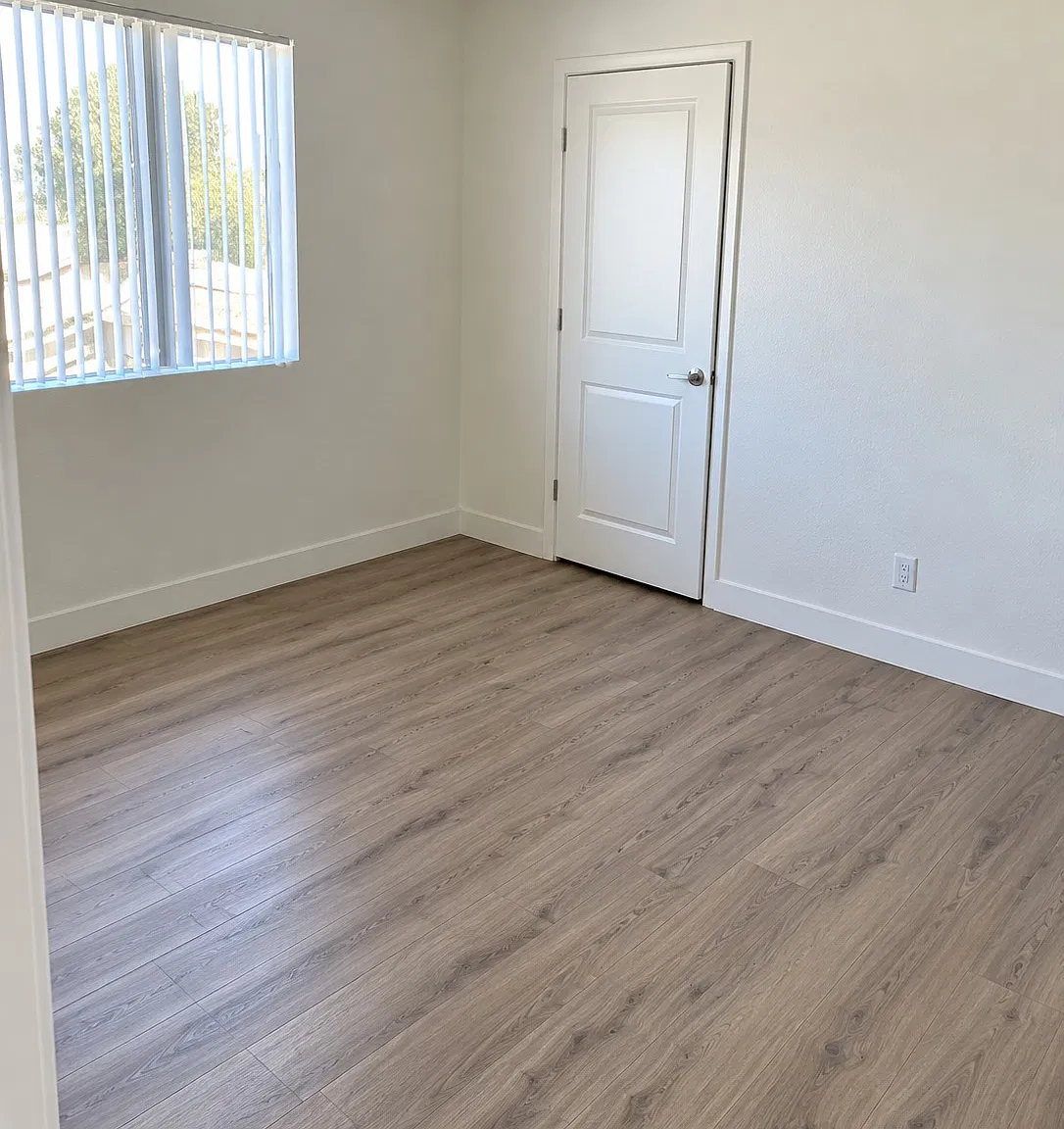 8657 Balboa TH 2BR 2BA — Photo 4