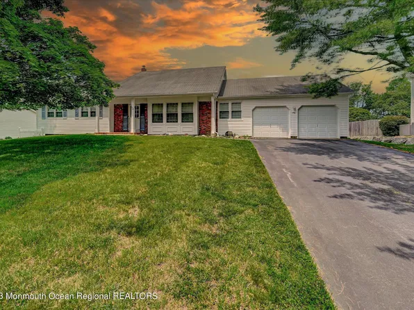 46 St Lawrence Way, Marlboro, NJ 07746