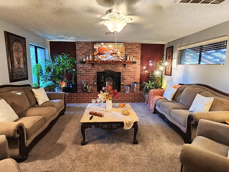 5515 W Hatcher Rd — Photo 9