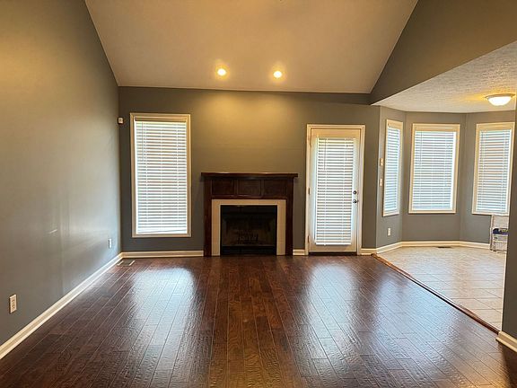 3rd image of 3887 Benjamin Dr