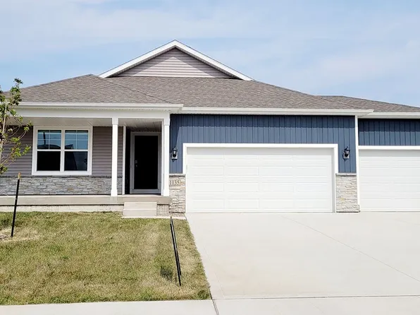 2850 Mary Green Rd, Hiawatha, IA 52233