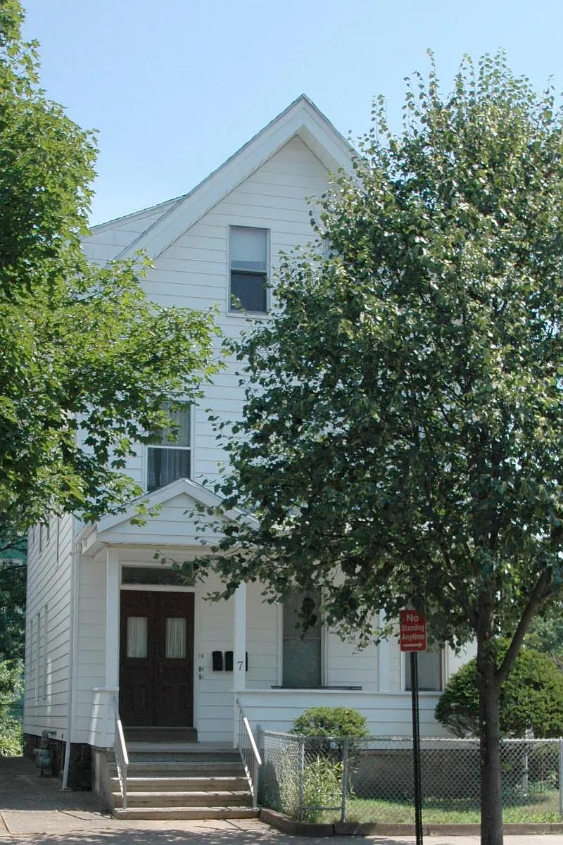 Building Photo - 7 Cottage St #3