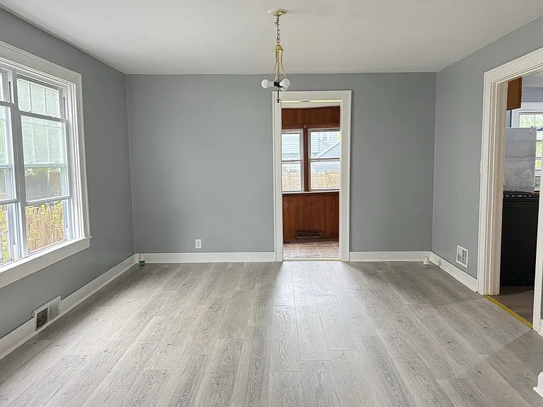154 Harwood Ave — Photo 4