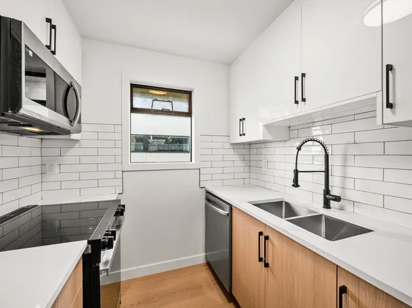 1526 George St #306, White Rock, BC V4B 4A5