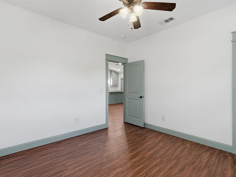 1731 W Elm St — Photo 10