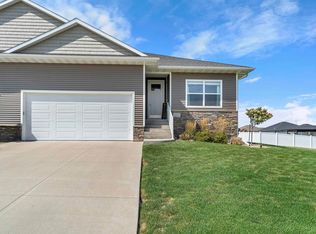 4503 Ironwood Dr, Cedar Falls, IA 50613