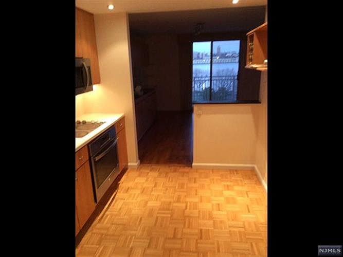 2nd image of 1055 River Rd