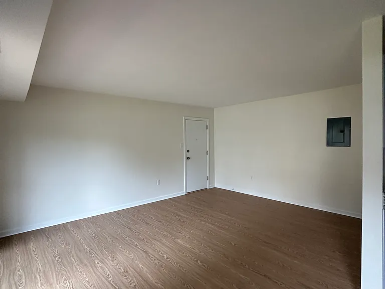 5402 85th Ave #104 — Photo 5