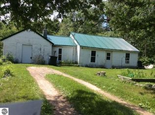 4827 N 15th Rd, Mesick, MI 49668