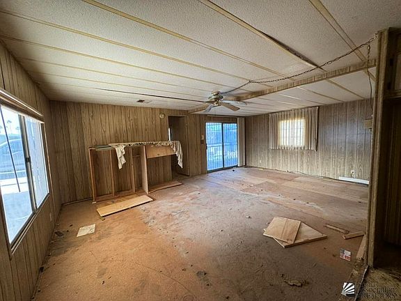 3rd image of 3571 S Canyon Ave