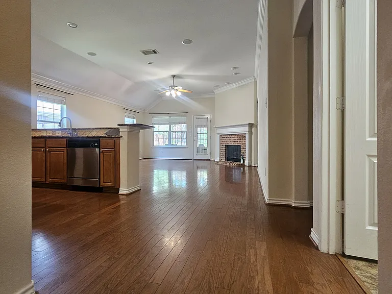 8562 Robertson Dr — Photo 21