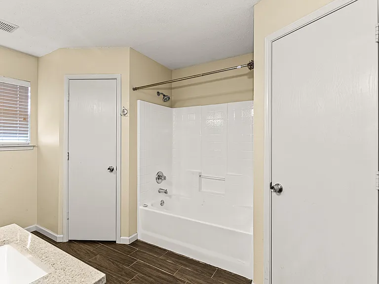 412 Dakota Dr — Photo 13